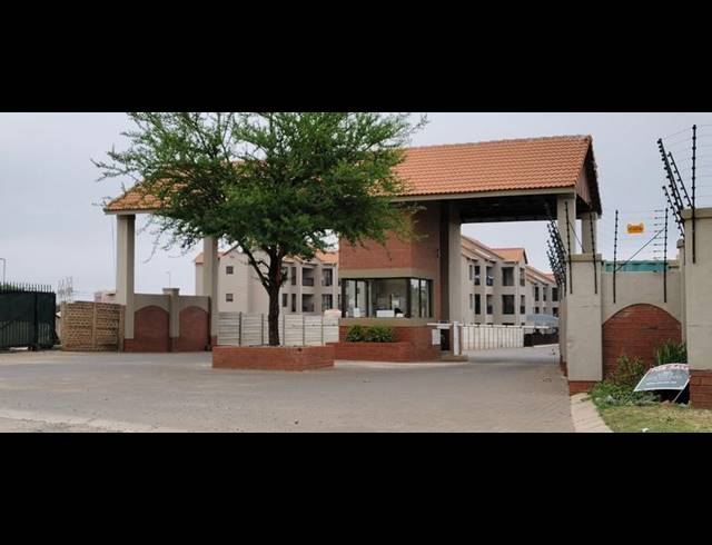 2 BEDROOM TOWNHOUSE FOR SALE IN GOEDEBURG